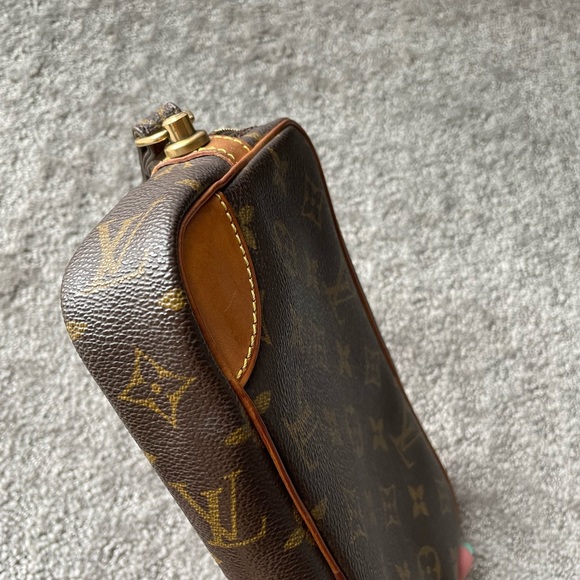 Authentic Louis Vuitton Marly Clutch - Picture 9 of 16
